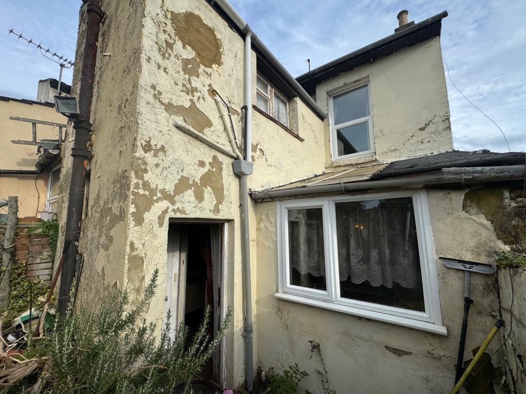 Lot: 56 - END-TERRACE HOUSE FOR IMPROVEMENT - Rear of property
